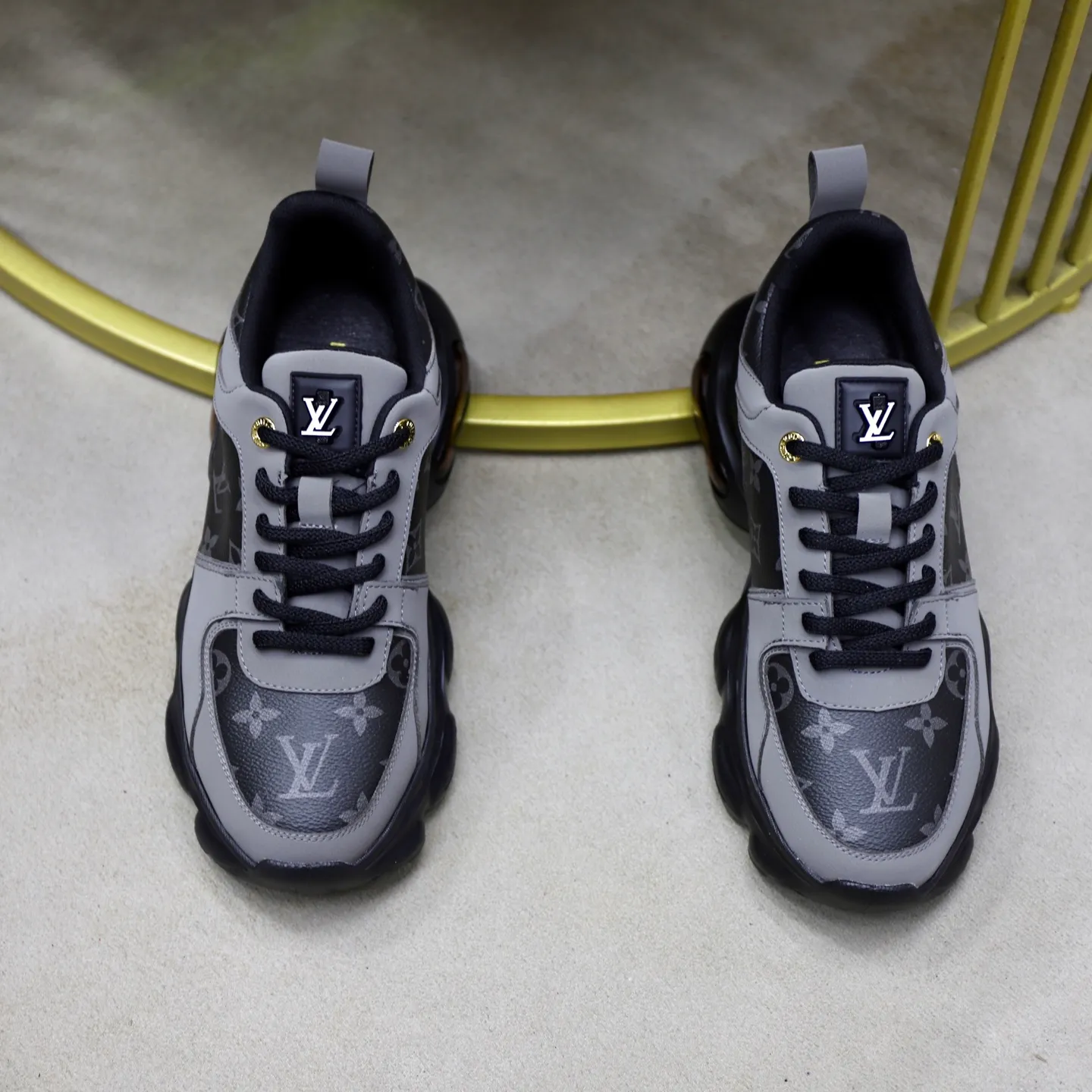Ex-factory price: 462💰🙅‍♂️🙅‍♂️🙅‍♂️ Brand: Louis Vuitton Standard code: 38-44 (45 customized) Grade: Same as the official website Material: Original cowhide splicing fabric Comfortable and breathable lining Lightweight, soft and wear-resistant outsole Style category: Men's fashionable casual shoes Running sneakers Distinguished luxury brand elements Top luxury Color: actual picture color